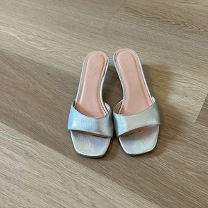 Cutest J.Crew kitten heels. Leather. Silver. size 8.